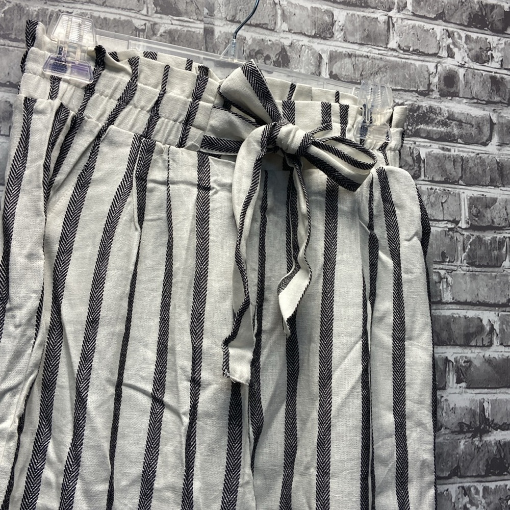 Woman’s pants - Picture 3 of 9